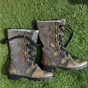 Sorel Women's Tan and Gray Lace-Up Winter Boots